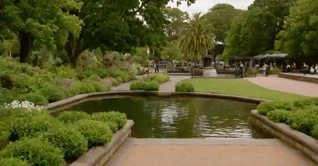 A park guide near Scottsdales Waterfront Promenade providing conclusion de qué with water features and lush vegetation.