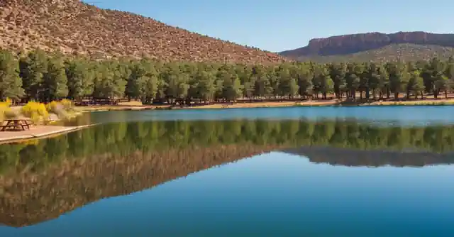 A serene image of Dogtown Lake surrounded by natural beauty and outdoor recreational facilities in the backdrop of picturesque Williams, Arizona.