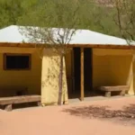 Qué servicios ofrecen las cabañas en Lost Dutchman State Park