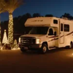 Acampar en Circle Pines KOA en Williams con decoración navideña en Arizona