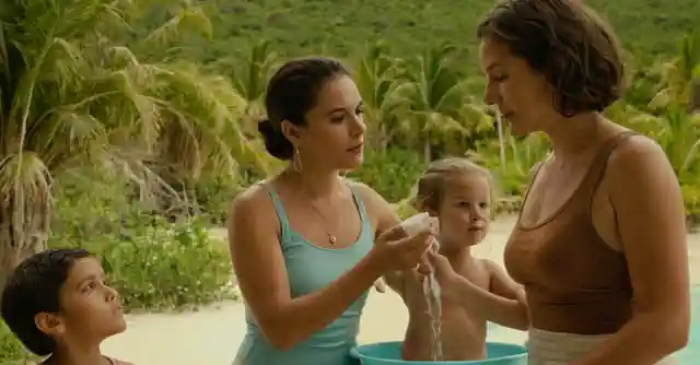 A family at Lagoon Margarita in Scottspeak practicing good hygiene and health tips.