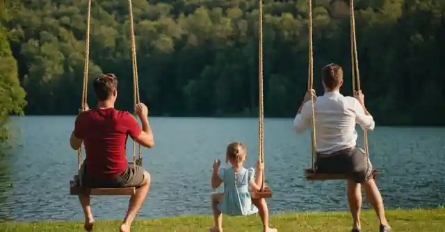 Family spending time on outdoor activities in Maricop vice rope swings by the lake.