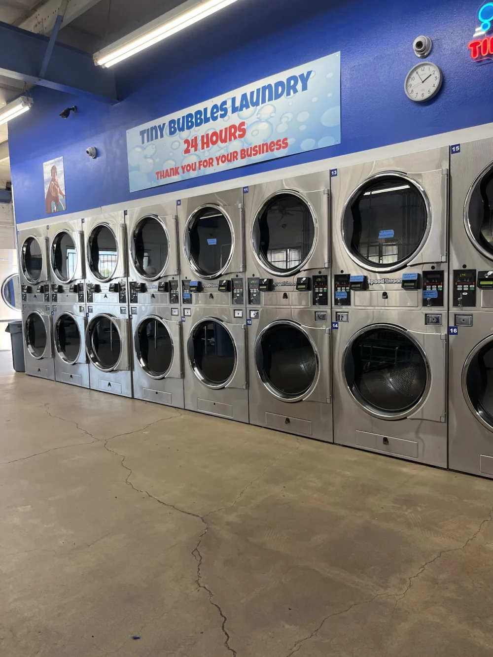 Tiny Bubbles 24 Hour Phoenix Laundromat